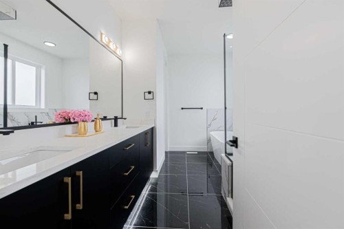 137 Saddlecrest Circle Ne, Calgary, AB - Indoor Photo Showing Bathroom