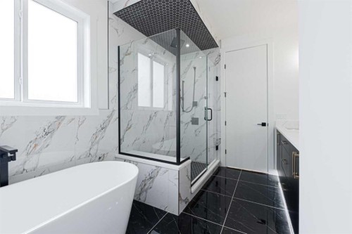 137 Saddlecrest Circle Ne, Calgary, AB - Indoor Photo Showing Bathroom