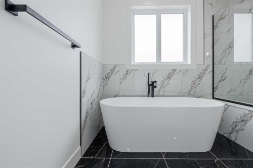 137 Saddlecrest Circle Ne, Calgary, AB - Indoor Photo Showing Bathroom