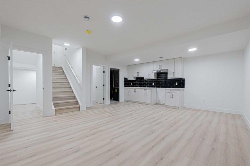 137 Saddlecrest Circle Ne, Calgary, AB - Indoor Photo Showing Kitchen