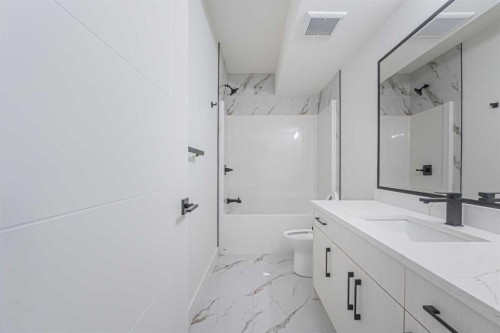 137 Saddlecrest Circle Ne, Calgary, AB - Indoor Photo Showing Bathroom