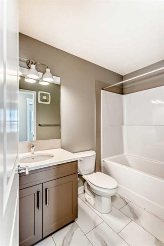 1093 Sawgrass Link Nw, Airdrie, AB - Indoor Photo Showing Bathroom