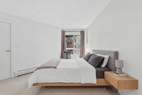 110-510 Edmonton Trail Ne, Calgary, AB - Indoor Photo Showing Bedroom