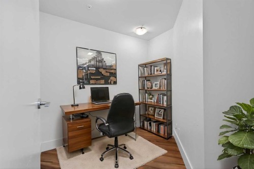 110-510 Edmonton Trail Ne, Calgary, AB - Indoor Photo Showing Office