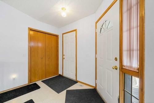 9119 Scurfield Drive Nw, Calgary, AB - Indoor Photo Showing Other Room