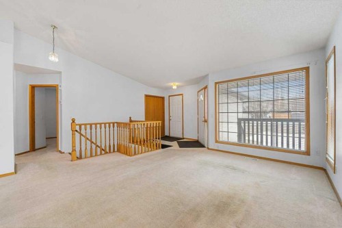 9119 Scurfield Drive Nw, Calgary, AB - Indoor Photo Showing Other Room