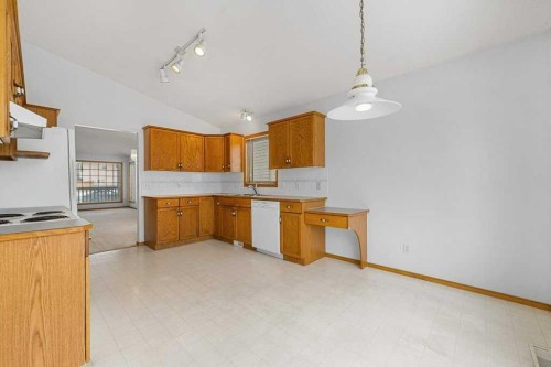 9119 Scurfield Drive Nw, Calgary, AB - Indoor Photo Showing Kitchen