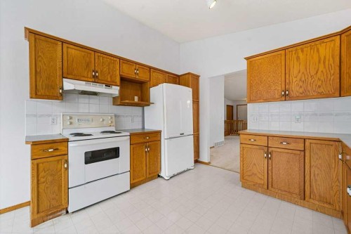9119 Scurfield Drive Nw, Calgary, AB - Indoor Photo Showing Kitchen