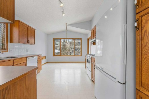 9119 Scurfield Drive Nw, Calgary, AB - Indoor Photo Showing Kitchen