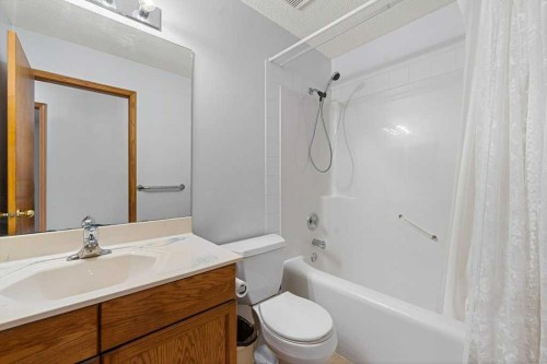 9119 Scurfield Drive Nw, Calgary, AB - Indoor Photo Showing Bathroom