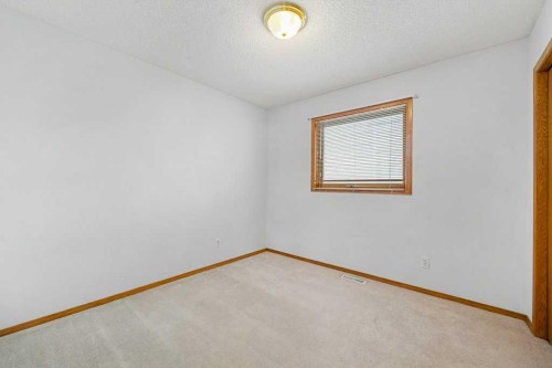 9119 Scurfield Drive Nw, Calgary, AB - Indoor Photo Showing Other Room