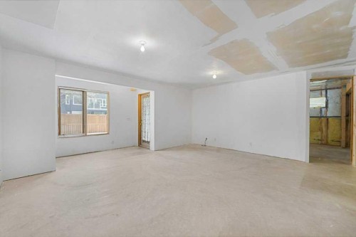 9119 Scurfield Drive Nw, Calgary, AB - Indoor Photo Showing Other Room
