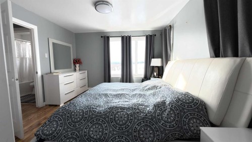 264049 Range Rd 41 Range, Cochrane, AB - Indoor Photo Showing Bedroom