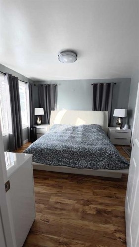 264049 Range Rd 41 Range, Cochrane, AB - Indoor Photo Showing Bedroom