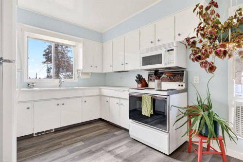 3707 Glenbrook Drive Sw, Calgary, AB - Indoor Photo Showing Kitchen
