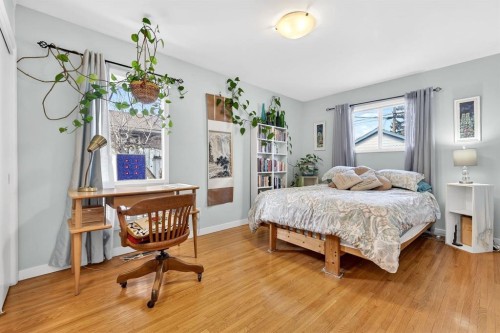 3707 Glenbrook Drive Sw, Calgary, AB - Indoor Photo Showing Bedroom