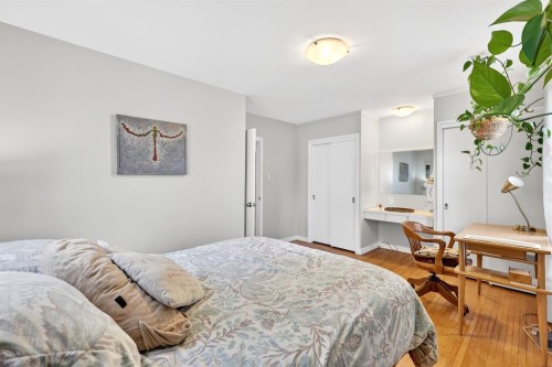 3707 Glenbrook Drive Sw, Calgary, AB - Indoor Photo Showing Bedroom