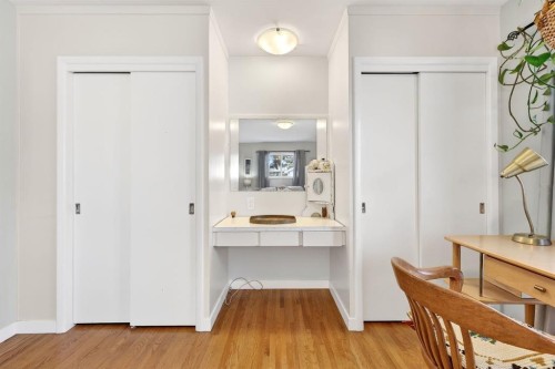 3707 Glenbrook Drive Sw, Calgary, AB - Indoor Photo Showing Other Room