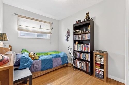 3707 Glenbrook Drive Sw, Calgary, AB - Indoor Photo Showing Bedroom