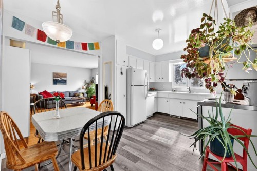 3707 Glenbrook Drive Sw, Calgary, AB - Indoor Photo Showing Dining Room