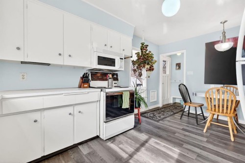 3707 Glenbrook Drive Sw, Calgary, AB - Indoor Photo Showing Kitchen