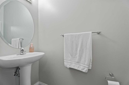 11 Mount Rae Heights, Okotoks, AB - Indoor Photo Showing Bathroom