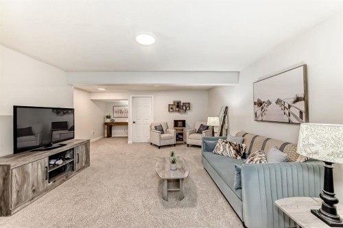 37 Legacy Glen Point Se, Calgary, AB - Indoor Photo Showing Living Room