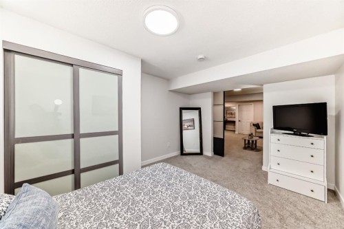 37 Legacy Glen Point Se, Calgary, AB - Indoor Photo Showing Bedroom