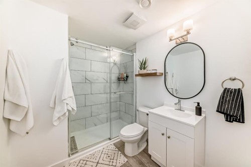 37 Legacy Glen Point Se, Calgary, AB - Indoor Photo Showing Bathroom