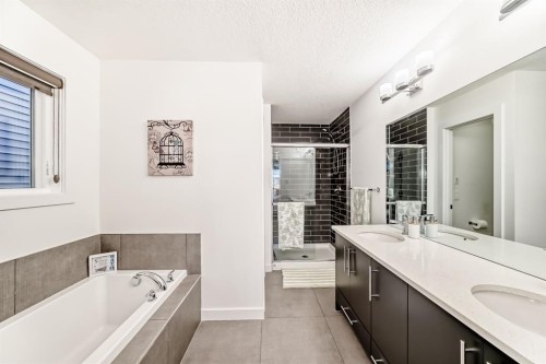 37 Legacy Glen Point Se, Calgary, AB - Indoor Photo Showing Bathroom