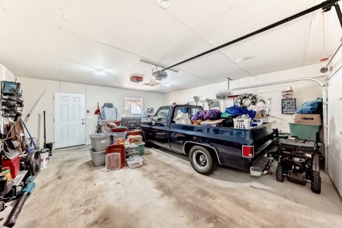 37 Legacy Glen Point Se, Calgary, AB - Indoor Photo Showing Garage