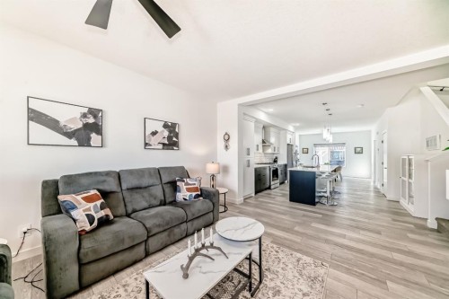 37 Legacy Glen Point Se, Calgary, AB - Indoor Photo Showing Living Room