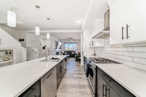 37 Legacy Glen Point Se, Calgary, AB - Indoor Photo Showing Kitchen With Upgraded Kitchen