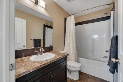 23 Copperpond Square Se, Calgary, AB - Indoor Photo Showing Bathroom