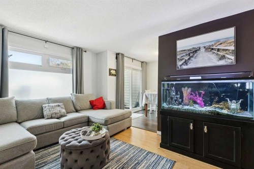 128-6100 4 Avenue Ne, Calgary, AB - Indoor Photo Showing Living Room