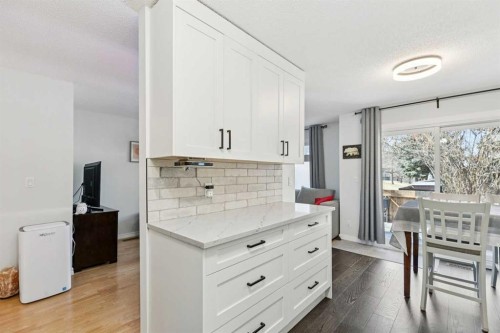 128-6100 4 Avenue Ne, Calgary, AB - Indoor