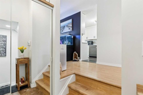 128-6100 4 Avenue Ne, Calgary, AB - Indoor Photo Showing Other Room