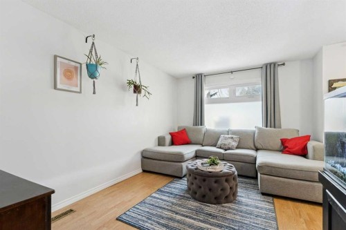 128-6100 4 Avenue Ne, Calgary, AB - Indoor Photo Showing Living Room