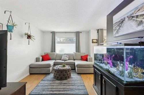 128-6100 4 Avenue Ne, Calgary, AB - Indoor Photo Showing Living Room