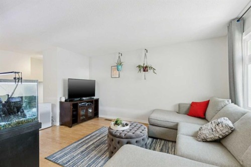 128-6100 4 Avenue Ne, Calgary, AB - Indoor Photo Showing Living Room