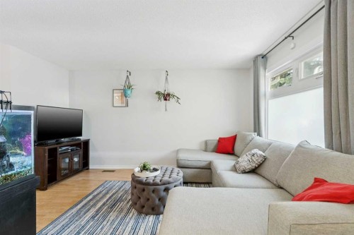 128-6100 4 Avenue Ne, Calgary, AB - Indoor Photo Showing Living Room