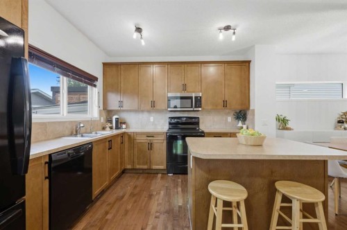 35 Covecreek Place Ne, Calgary, AB 