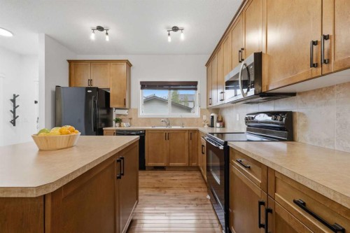 35 Covecreek Place Ne, Calgary, AB 