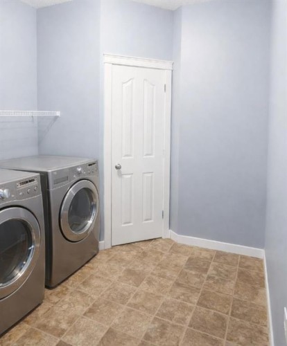 1580 New Brighton Drive Se, Calgary, AB - Indoor Photo Showing Laundry Room