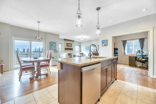 636 Muirfield Crescent, Lyalta, AB - Indoor Photo Showing Kitchen