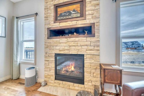 636 Muirfield Crescent, Lyalta, AB - Indoor Photo Showing Living Room With Fireplace