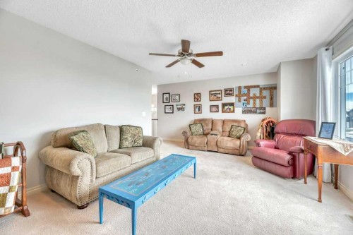 636 Muirfield Crescent, Lyalta, AB - Indoor Photo Showing Living Room