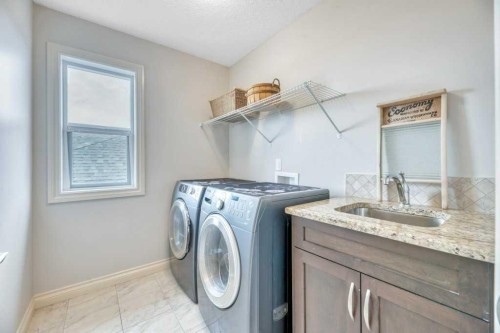 636 Muirfield Crescent, Lyalta, AB - Indoor Photo Showing Laundry Room