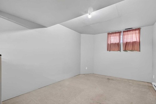 257 Fresno Place Ne, Calgary, AB - Indoor Photo Showing Other Room