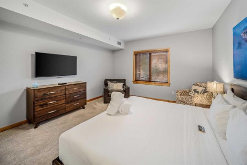 103-905 Spring Creek Drive, Canmore, AB - Indoor Photo Showing Bedroom